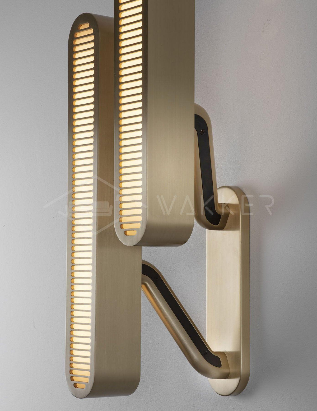 Adrine Lampe Murale en Laiton avec Grille Fendue