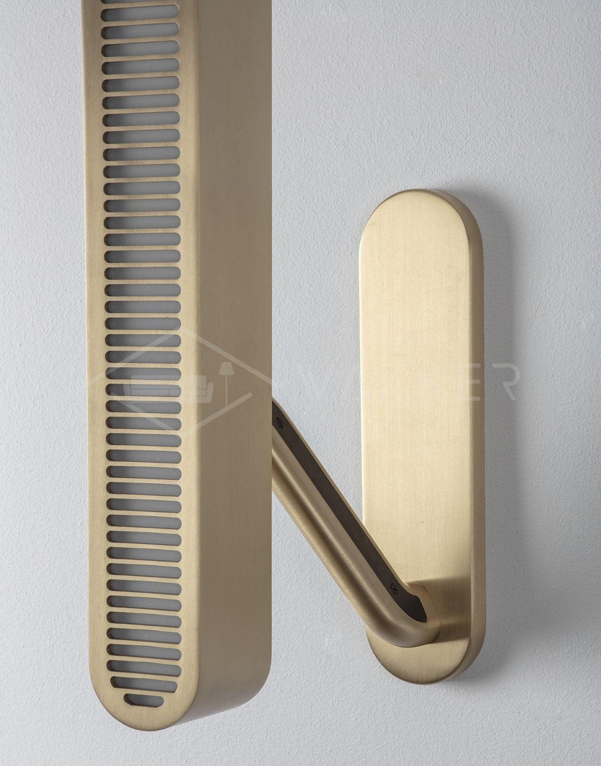 Adrine Lampe Murale en Laiton avec Grille Fendue