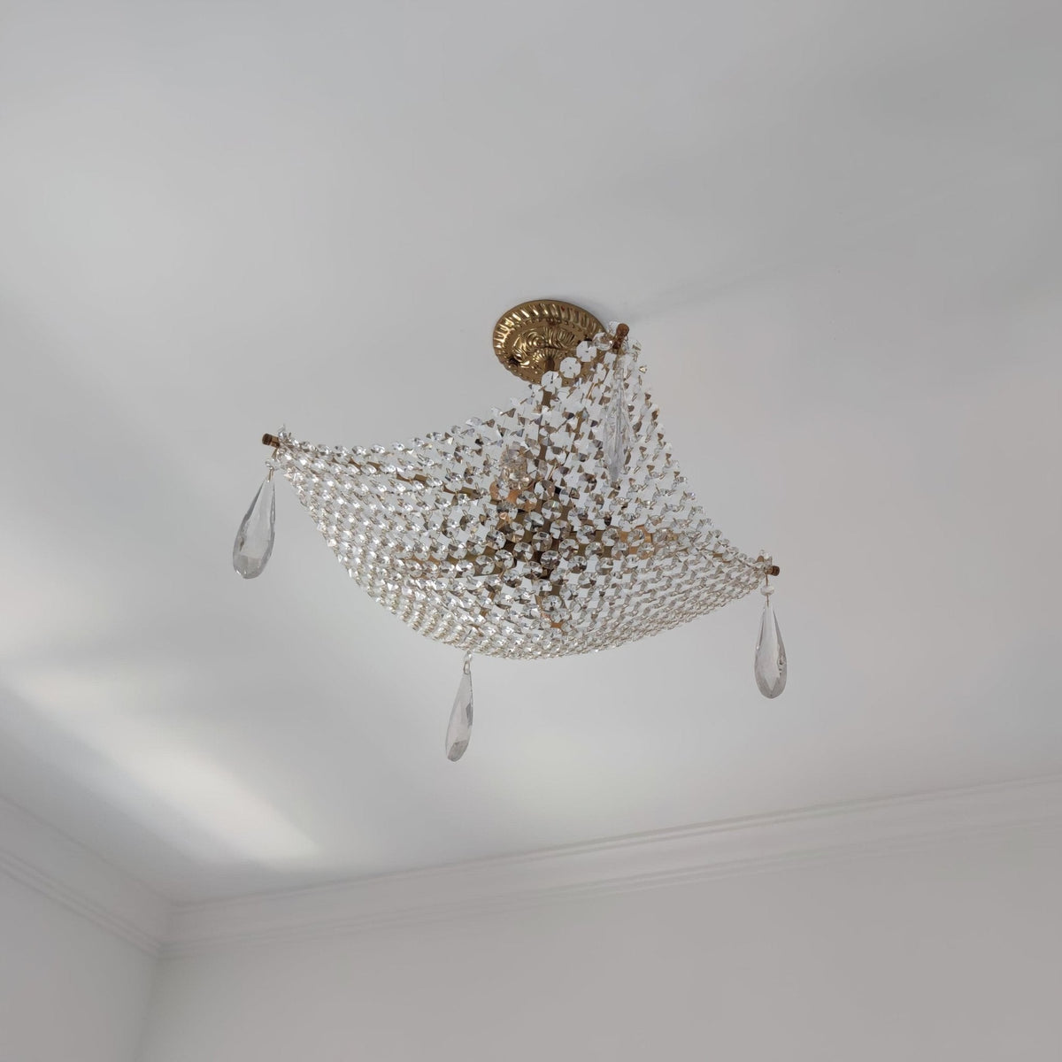 Bastetta Lustre avec Fils de Cristal et Cristal