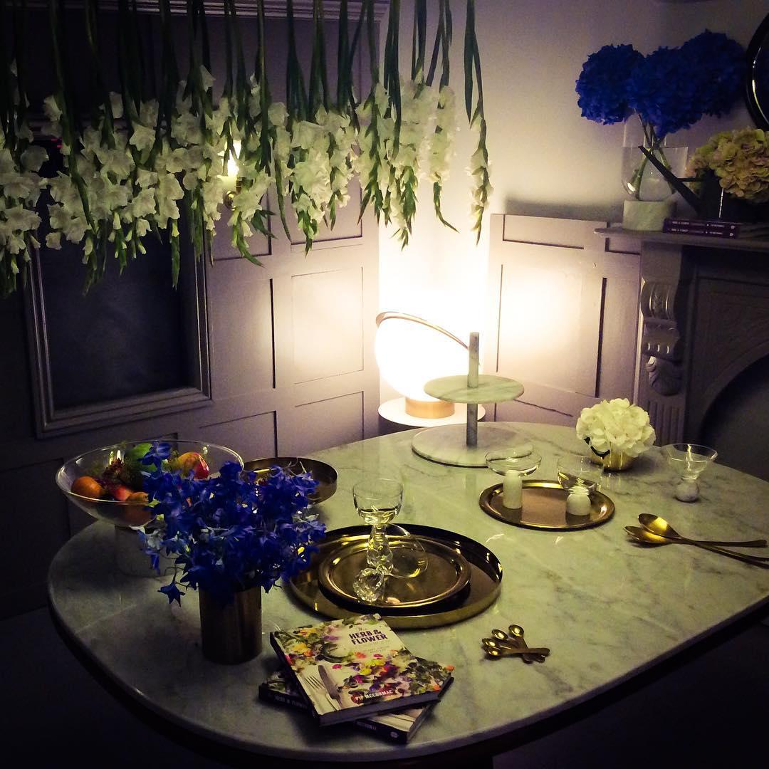 Solaria Lampe de Table Futuristique