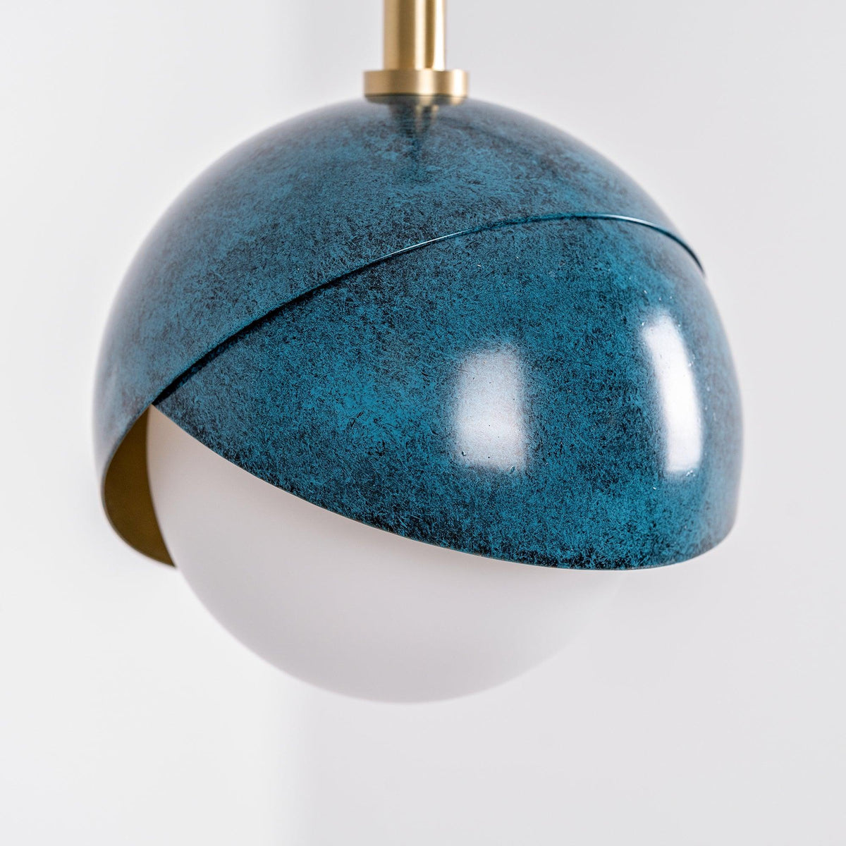 Orlisse Lampe Suspendue en Laiton Globe Opale Emboîté Moderne