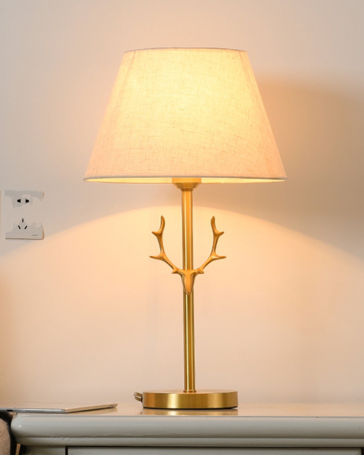 Antler Lampe de Table en Laiton à L'Élégance