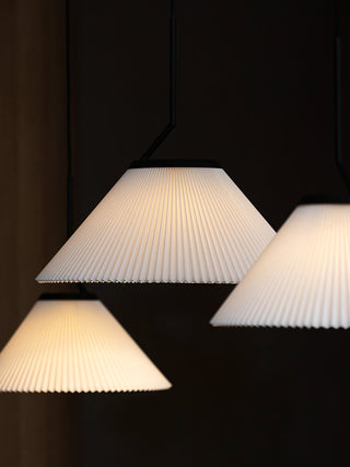 Knell Suspension en Métal Noir Plastique Plissée Minimaliste Moderne