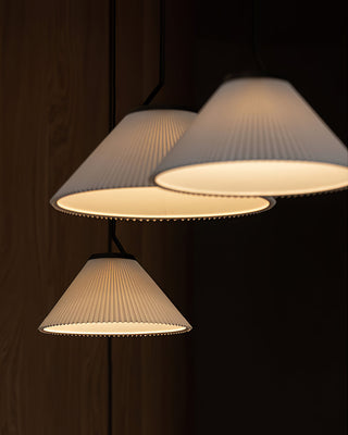 Knell Suspension en Métal Noir Plastique Plissée Minimaliste Moderne