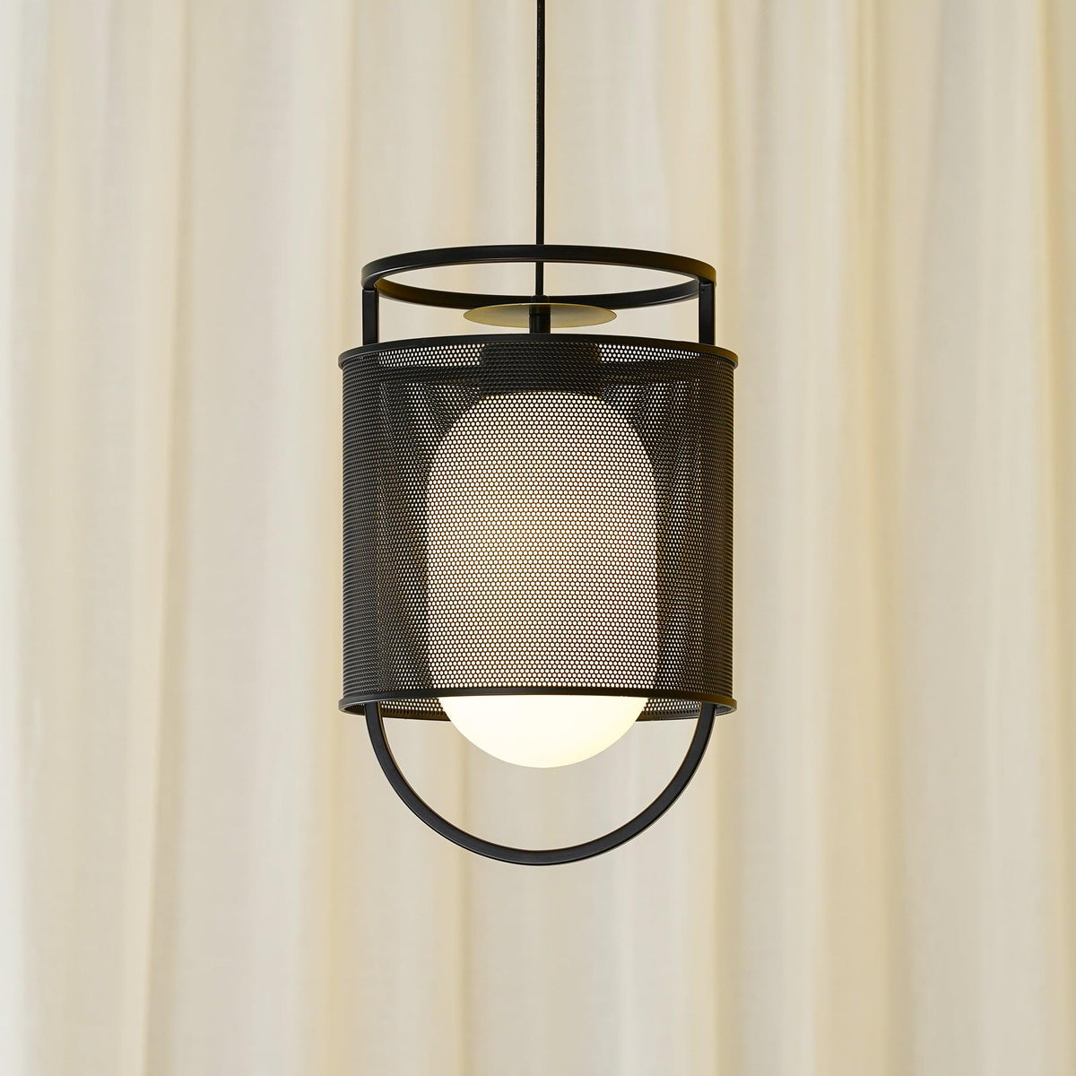 Cyreris Suspension Cylindre en Maille Accent en Laiton Industriel