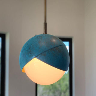 Solara Lampe Suspendue en Laiton Globe Opale Emboîté Moderne