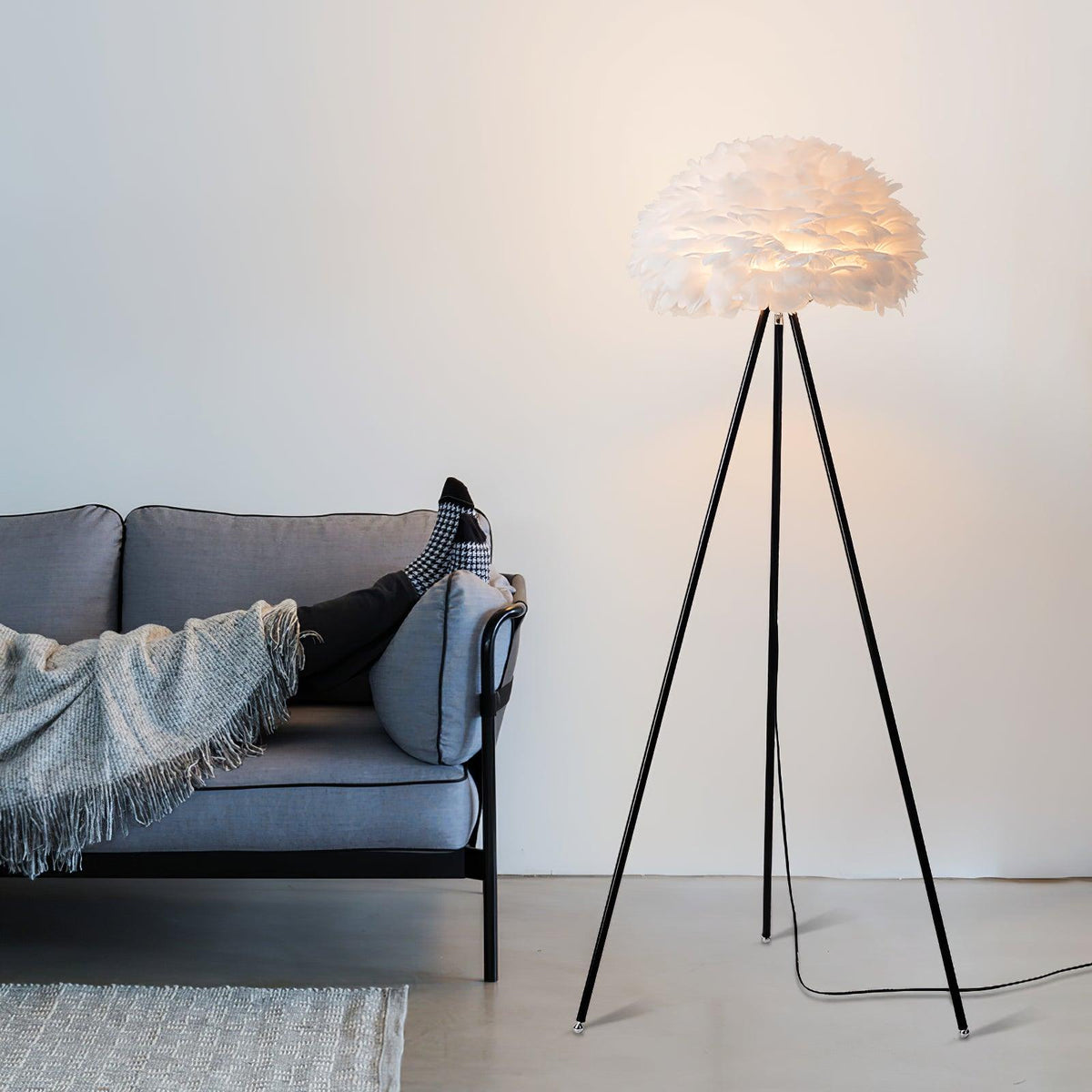 Ivthaar Lampadaire en Plume Organique