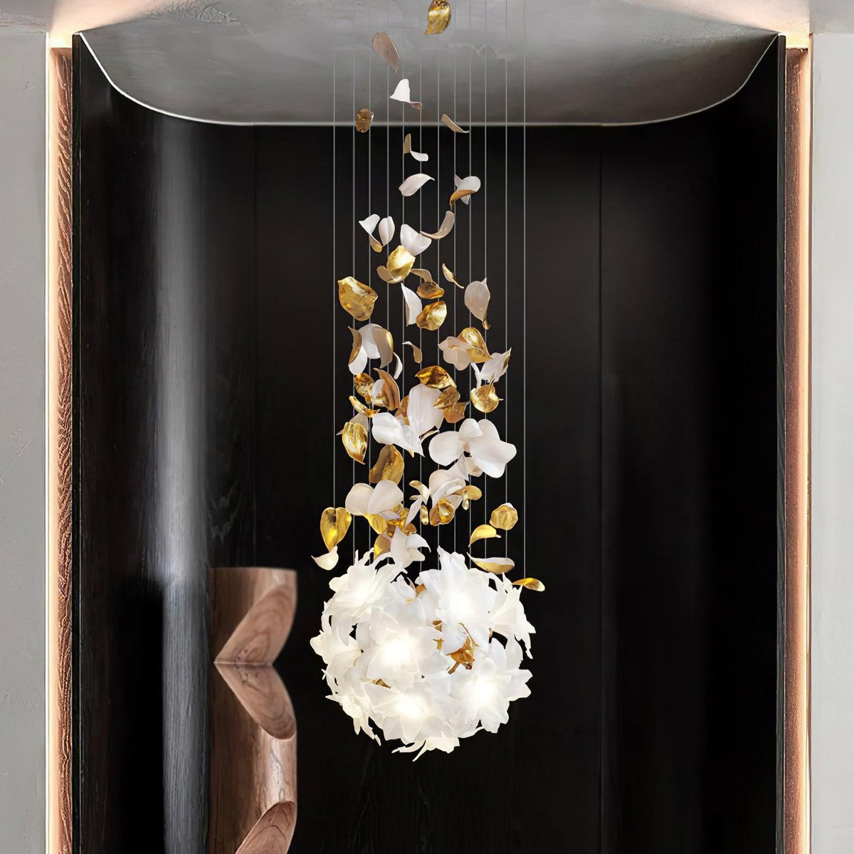 Brenenna Lustre en Laiton Fleurs Volantes et Papillons