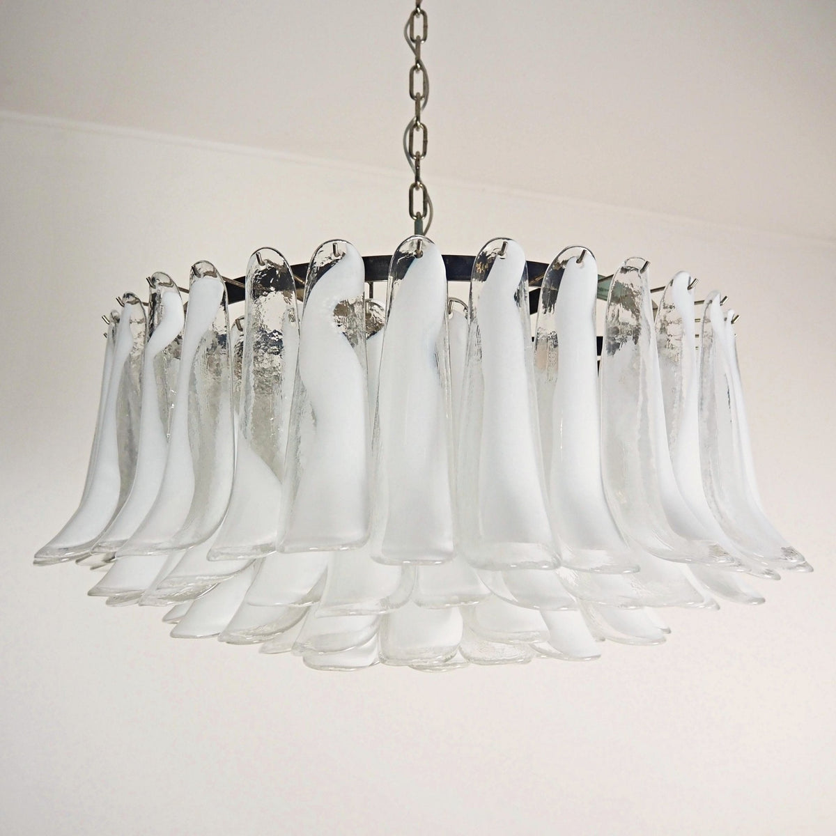 Renella Lustre Pétale en Verre de Murano Blanc Élégant