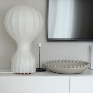 Lirove Lampe de Table Sculpturale en Acier