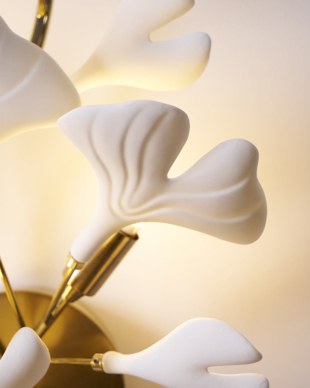 Wall Lamp Gingko Ceramic Petal Shades Gold Art Nouveau-Neutral Decor