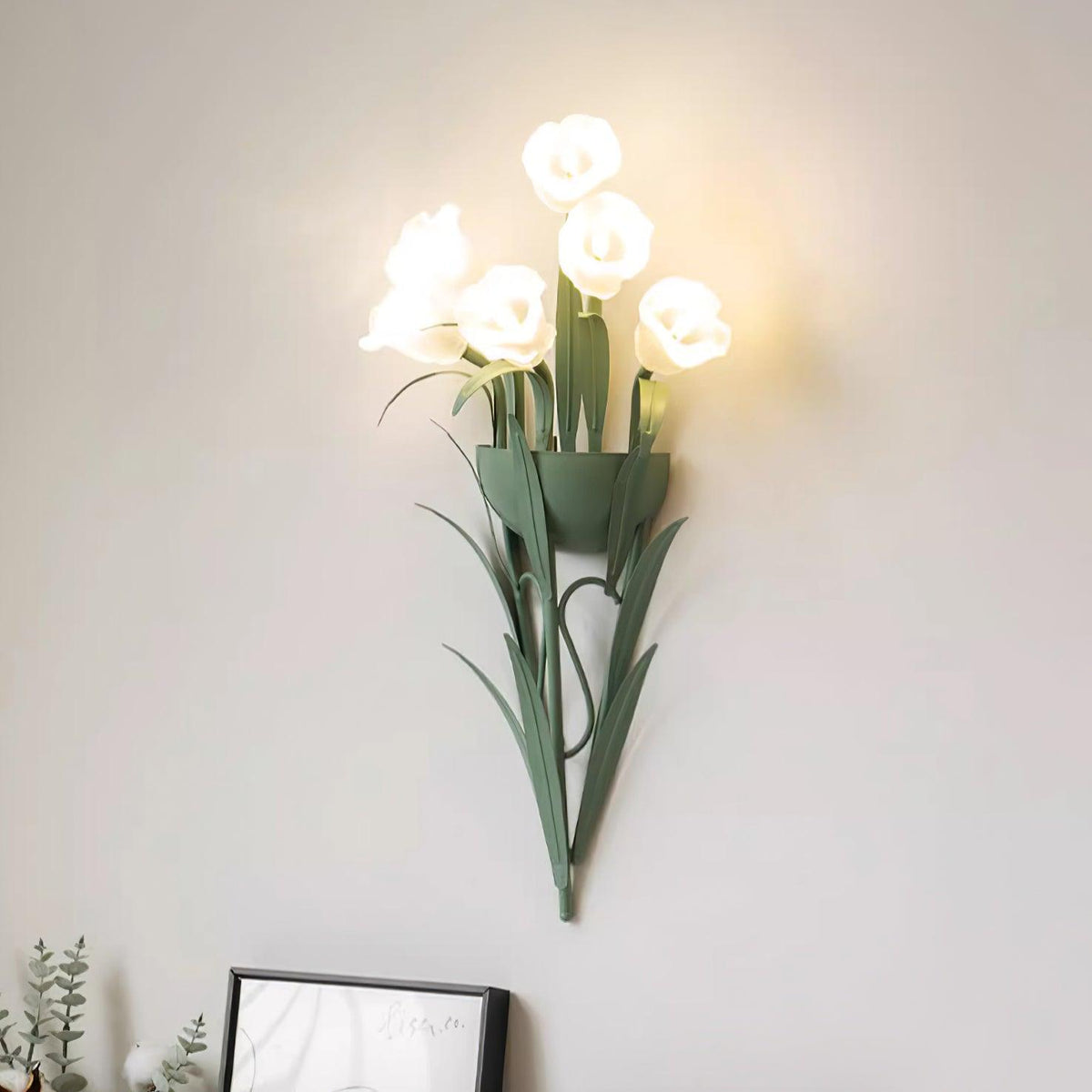 Lunafleur Lily Wall Lamp-Neutral Decor