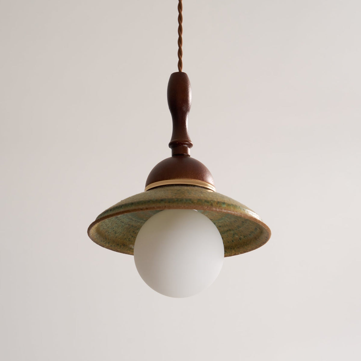 Gavesa Suspension Art en Bois et Céramique