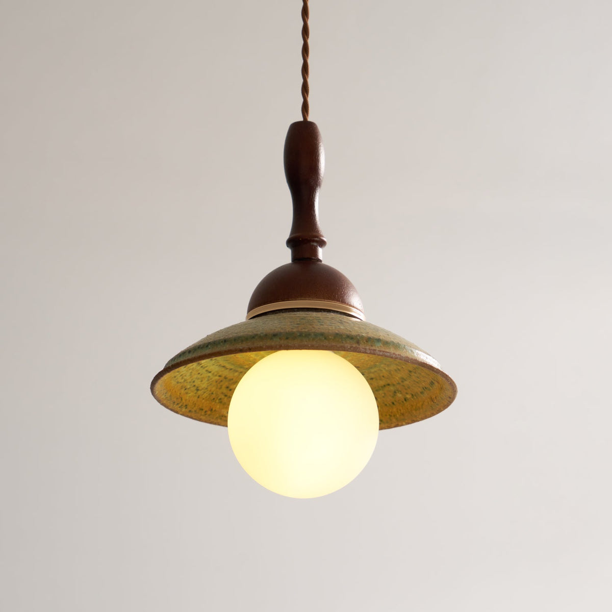 Gavesa Suspension Art en Bois et Céramique