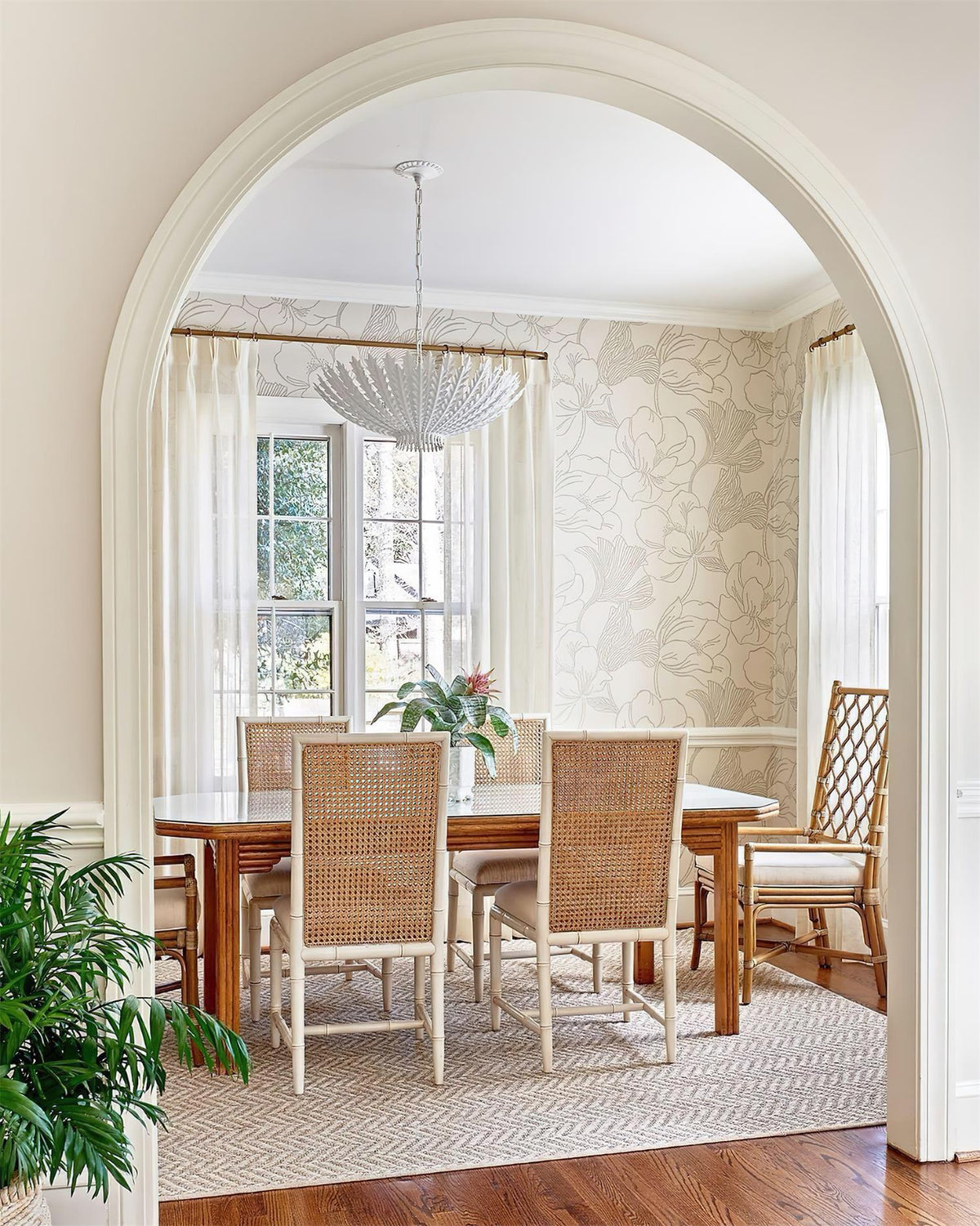Geyon Golden Leaf Chandelier-Neutral Decor