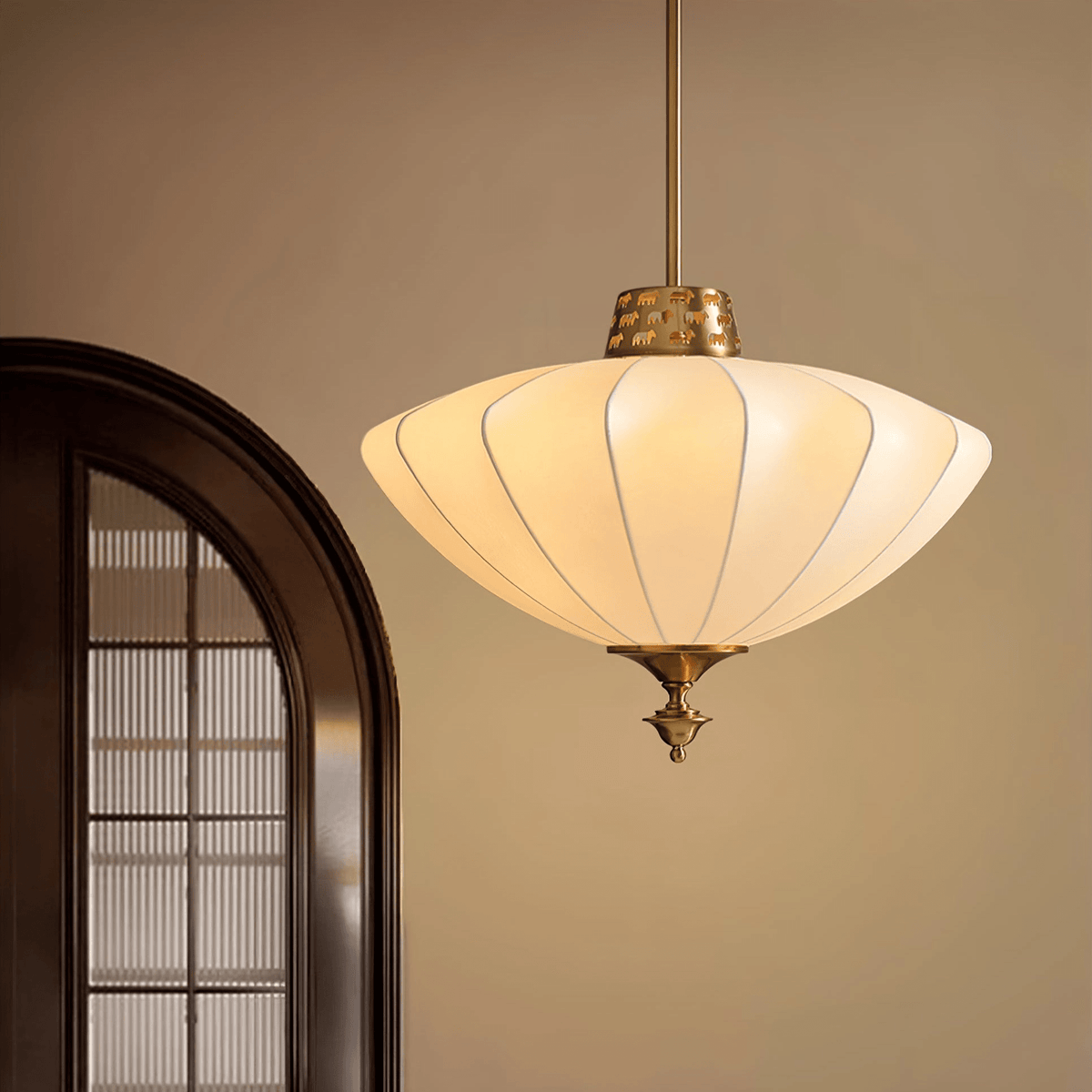 Aurevia Suspension Vintage Élégante en Soie Fleurie