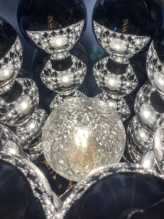 Lirra Lampe de Table en Métal Futuriste