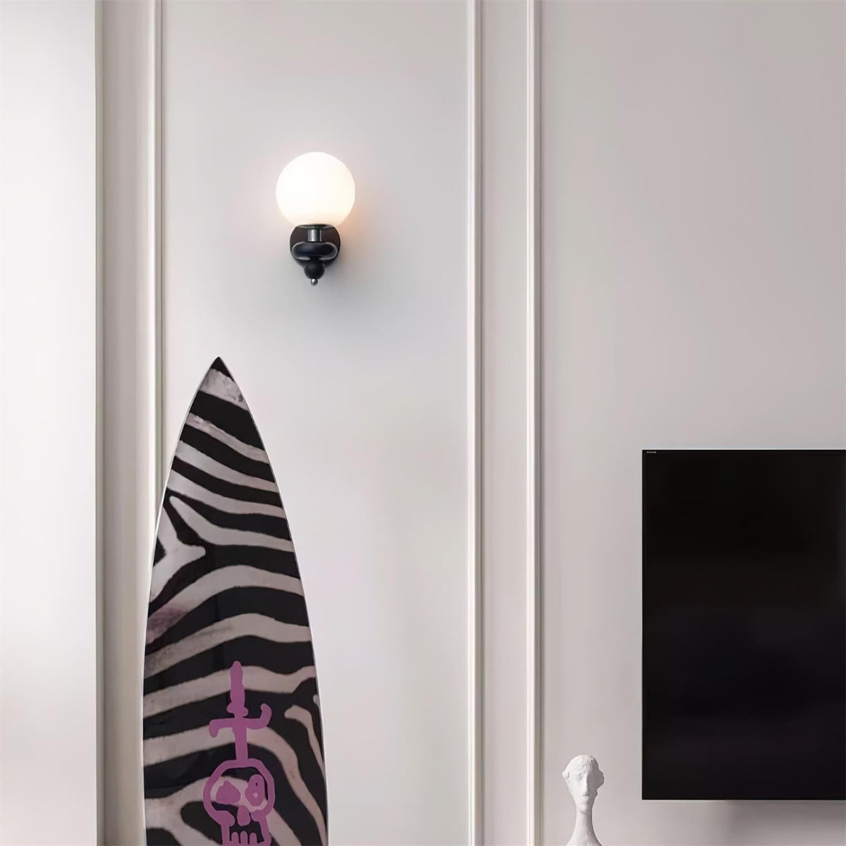 Evelo Modern Globe Wall Lamp-Neutral Decor
