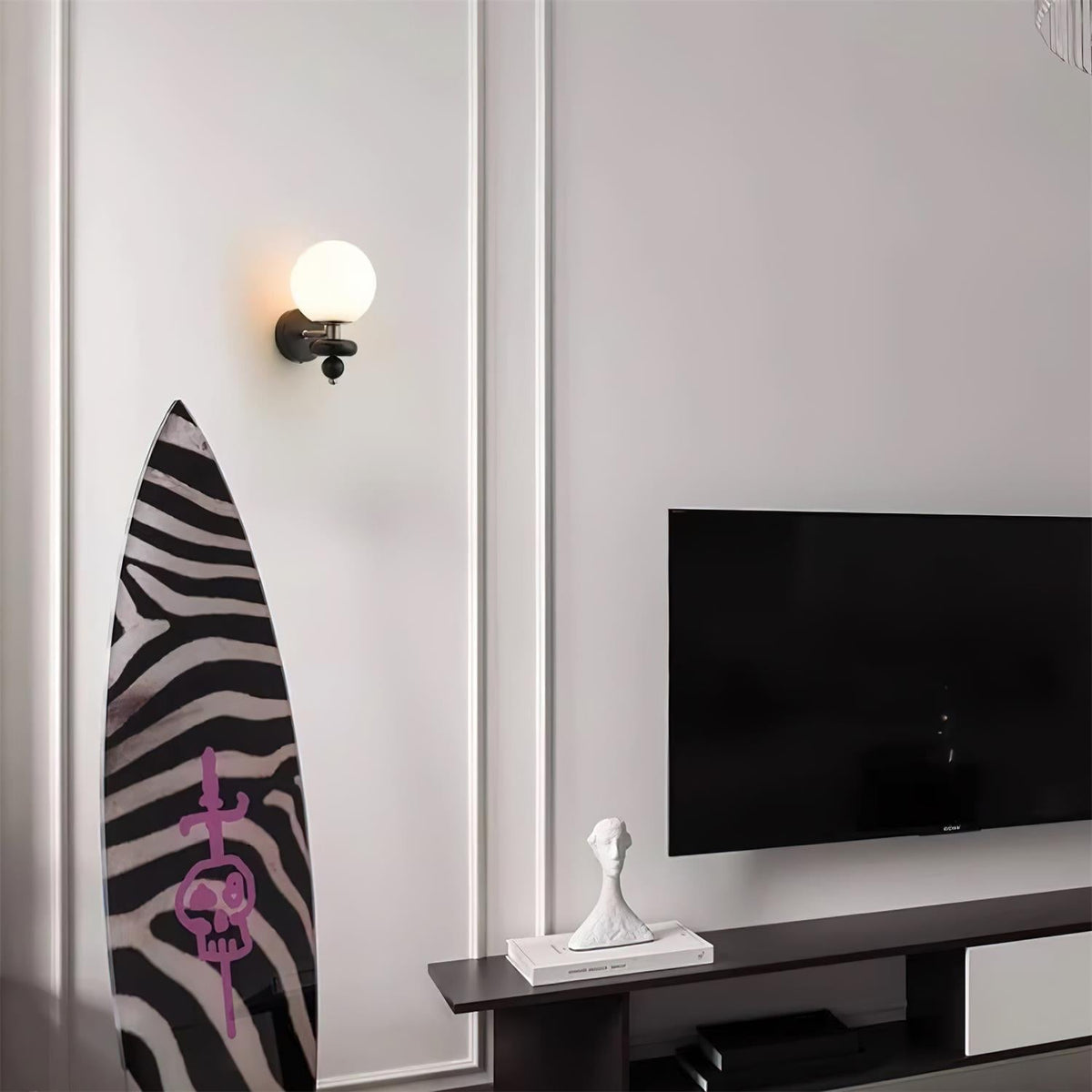 Evelo Modern Globe Wall Lamp-Neutral Decor