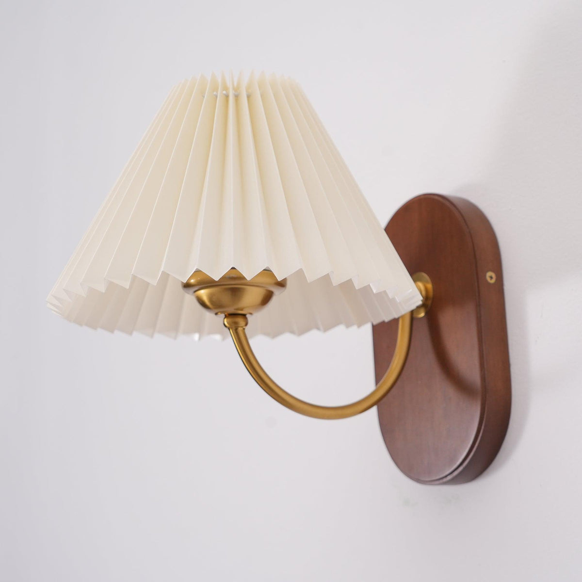 Solenne Vintage Pleated Shade Wall Lamp-Neutral Decor
