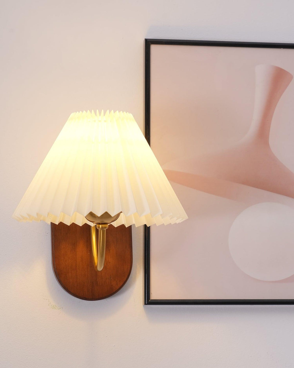 Solenne Vintage Pleated Shade Wall Lamp-Neutral Decor