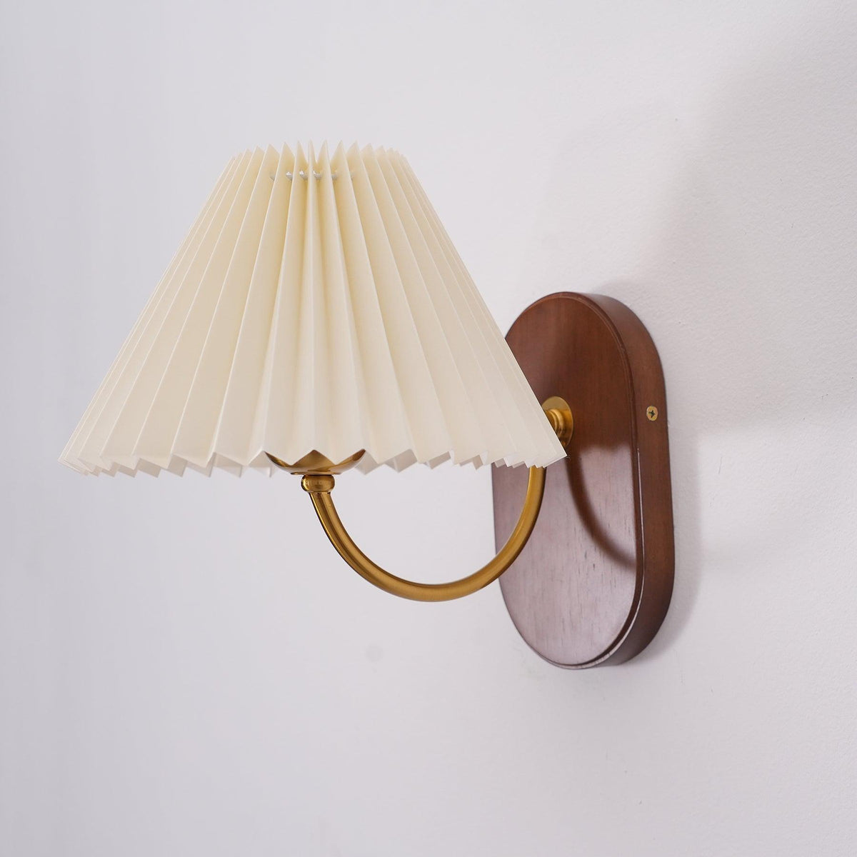 Solenne Vintage Pleated Shade Wall Lamp-Neutral Decor