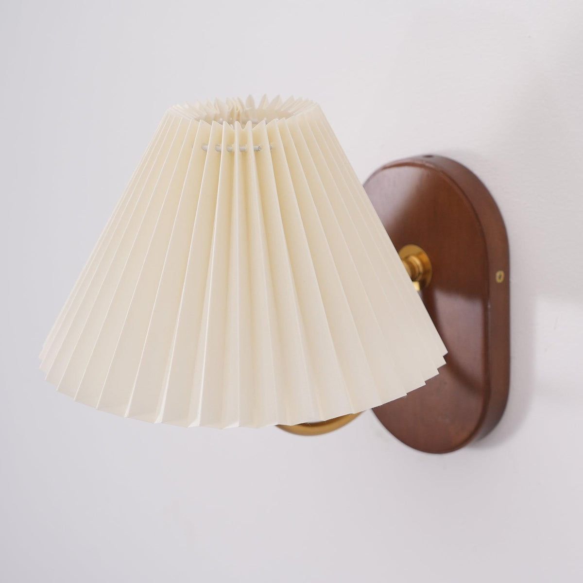 Solenne Vintage Pleated Shade Wall Lamp-Neutral Decor