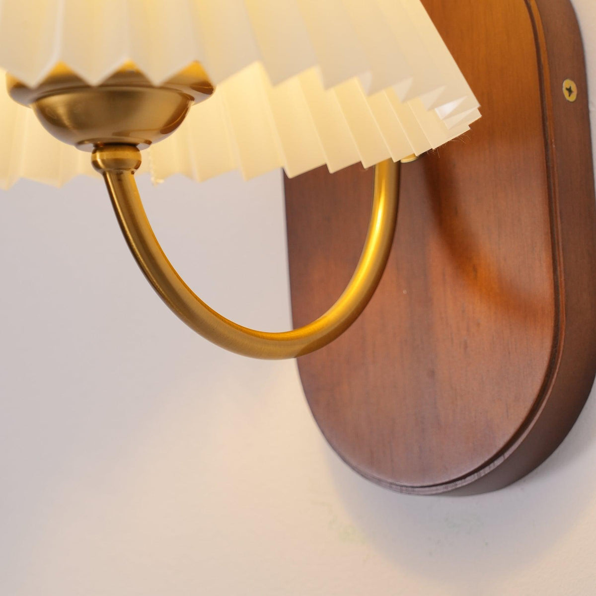 Solenne Vintage Pleated Shade Wall Lamp-Neutral Decor