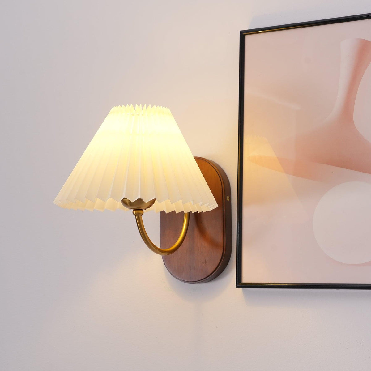 Solenne Vintage Pleated Shade Wall Lamp-Neutral Decor