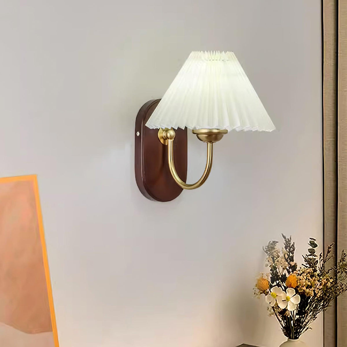 Solenne Vintage Pleated Shade Wall Lamp-Neutral Decor