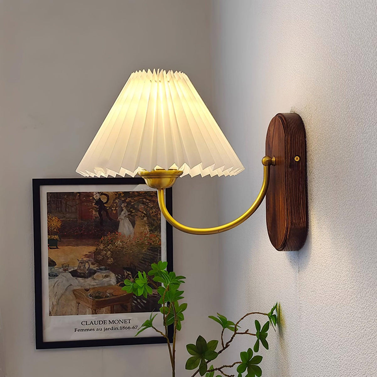 Solenne Vintage Pleated Shade Wall Lamp-Neutral Decor