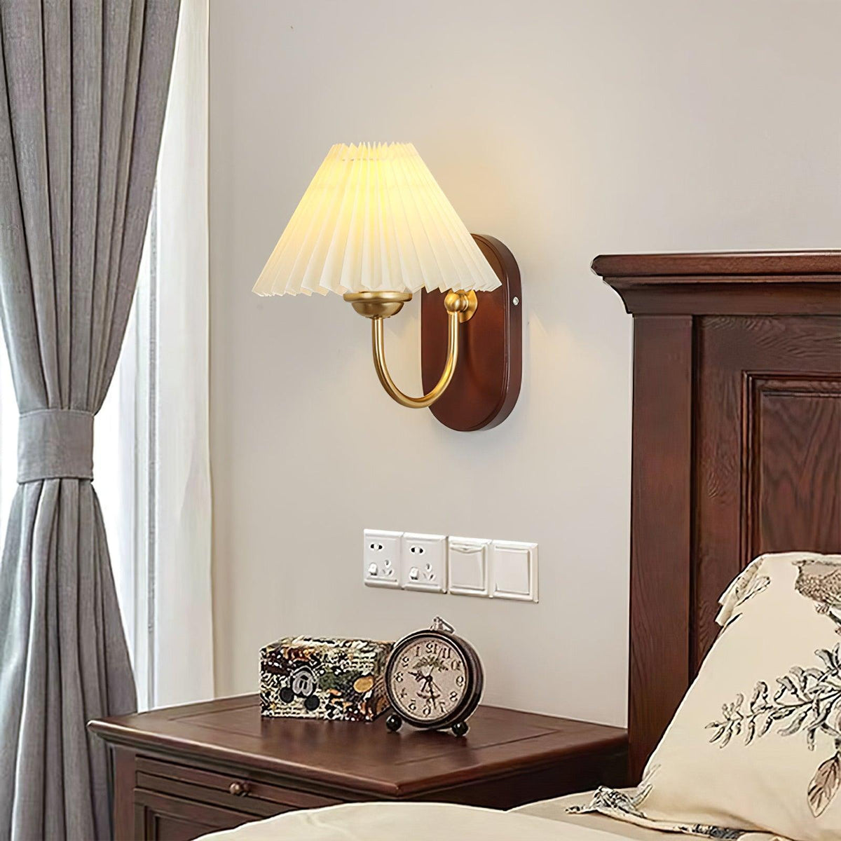 Solenne Vintage Pleated Shade Wall Lamp-Neutral Decor