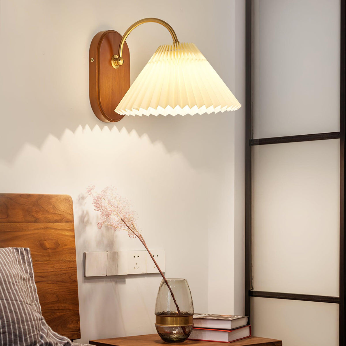 Solenne Vintage Pleated Shade Wall Lamp-Neutral Decor