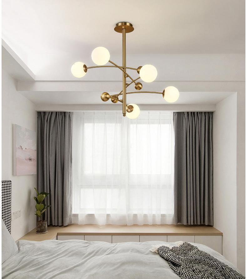 Levilia Lustre en Laiton avec Poutre Verticale et Globe