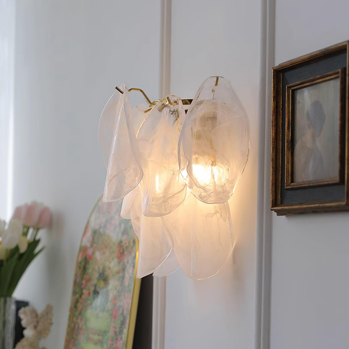 Evelo Petal Glass Wall Lamp-Neutral Decor