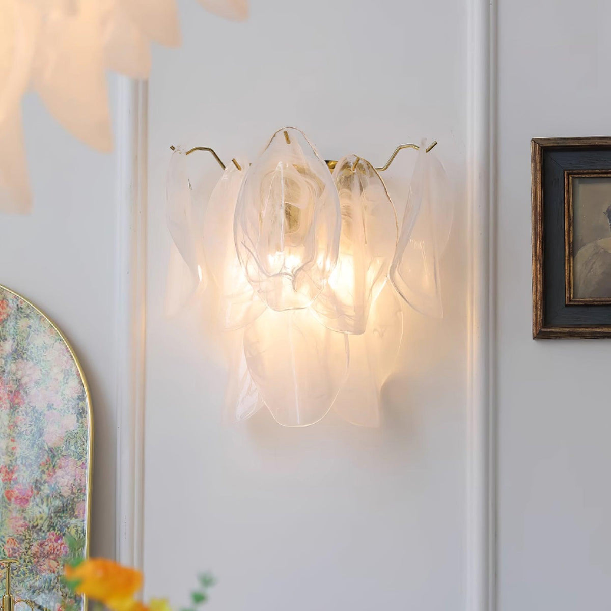 Evelo Petal Glass Wall Lamp-Neutral Decor