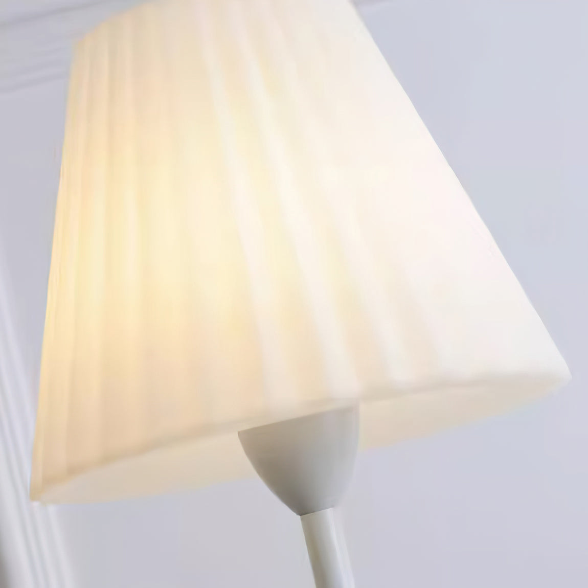 Pleaty Lampadaire