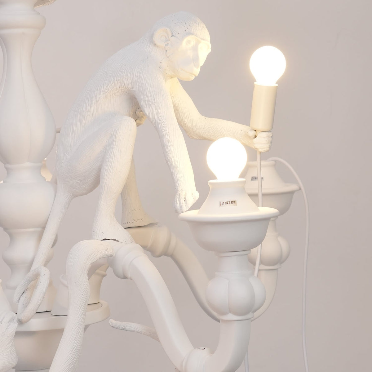Olvaine Lustre Singe Noir Sculpture Ludique