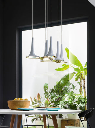 Solara Lampe suspendue en acrylique en forme de trompette contemporaine