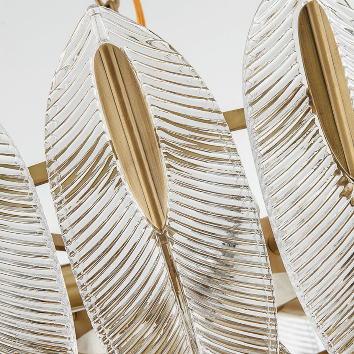Ivthayra Lustre Postmoderne en Laiton et Verre de Luxe