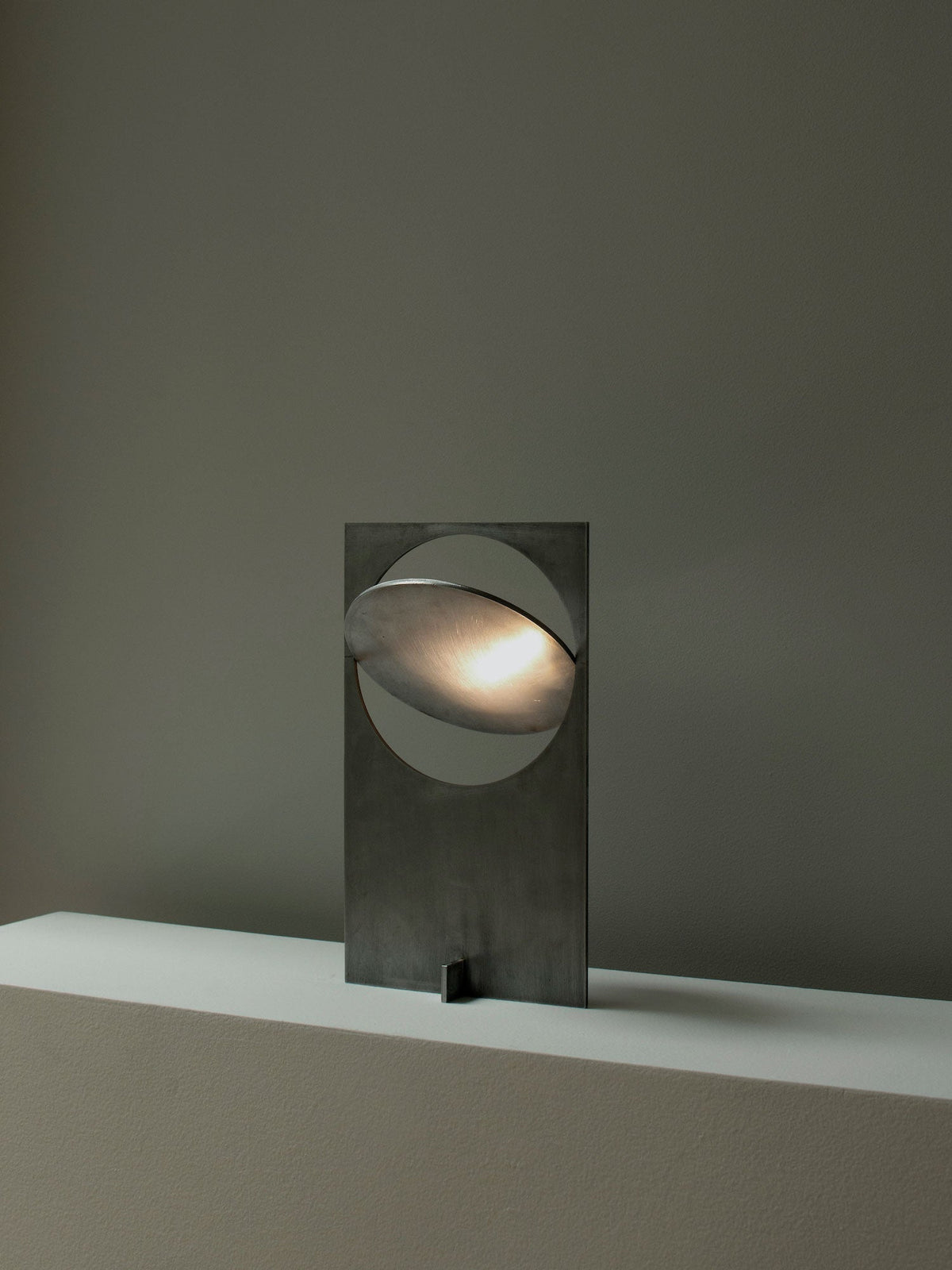 Sixor Lampe de Table en Acier Futuriste