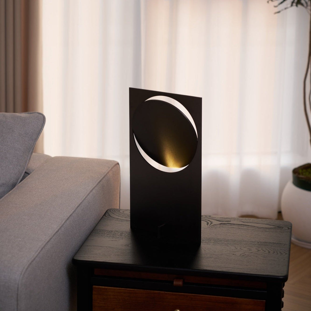 Sixor Lampe de Table en Acier Futuriste