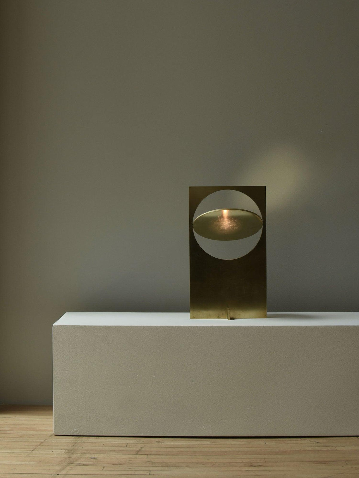 Sixor Lampe de Table en Acier Futuriste