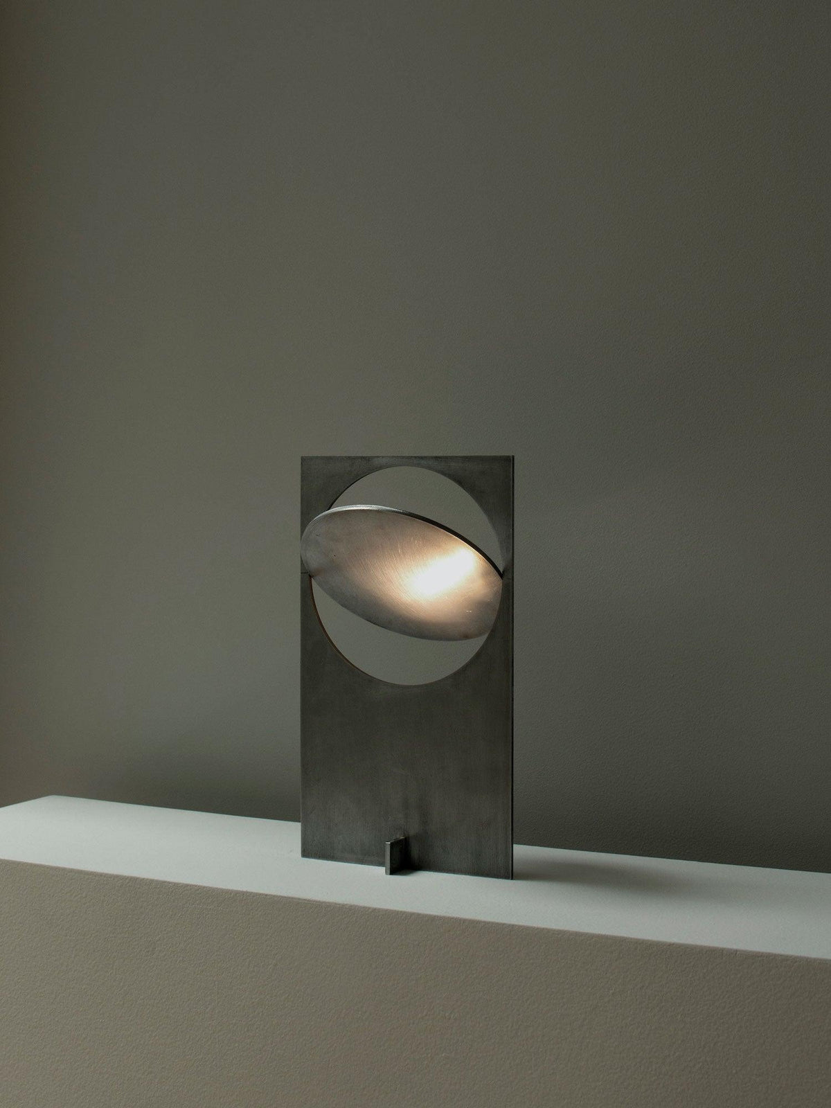 Sixor Lampe de Table en Acier Futuriste