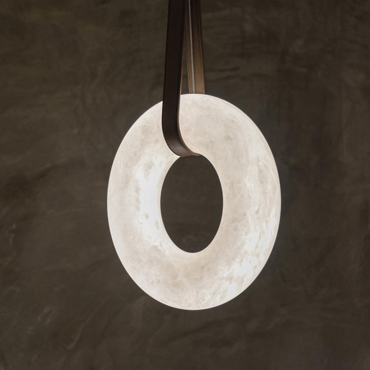 Étoile Pendant Light Chandelier Alabaster Ring Triple Leather-Neutral Decor