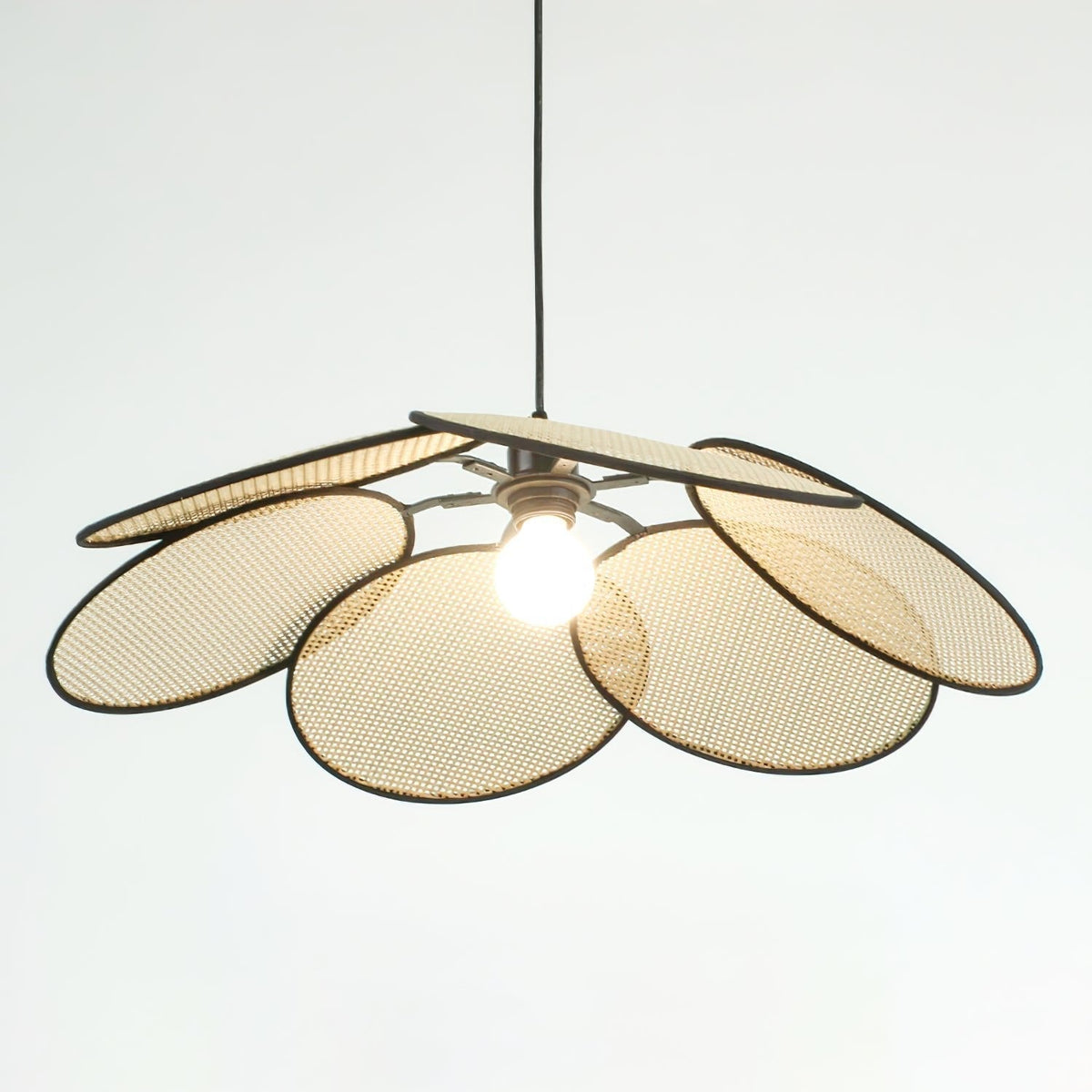 Saliona Premium Élégance Pétales Rotin Tissu Pendentif Lampe