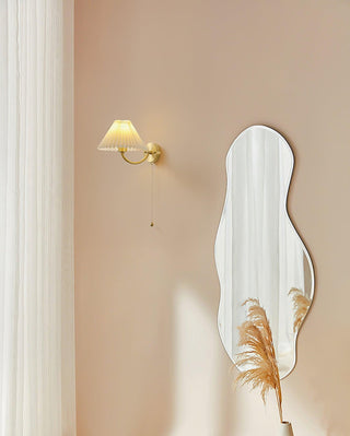 Abbotswell Élégance Plissé Laiton Tissu Applique Murale