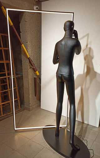 Onoryra Lampadaire Sculptural en Miroir Noir