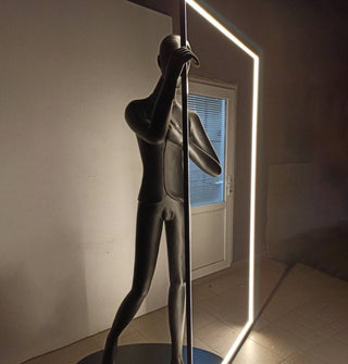 Onoryra Lampadaire Sculptural en Miroir Noir