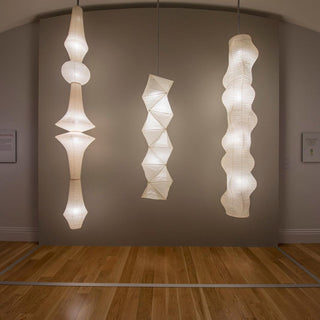 Faye Suspension Sculpturale Verticale en Papier